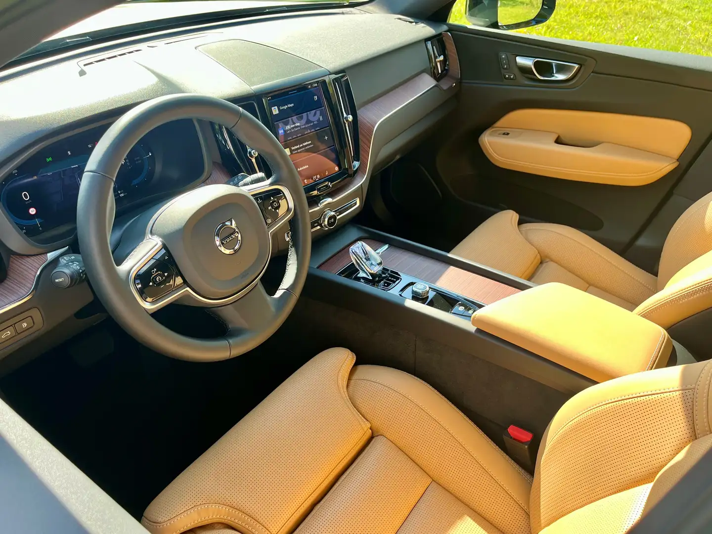 Volvo XC60 2.0 T8 Plug-in hybrid AWD Plus Dark | Luchtvering Gris - 2