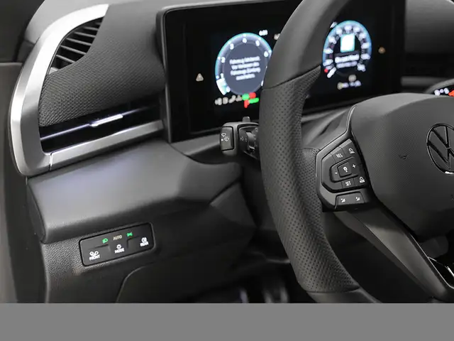 Volkswagen T-Roc view 9