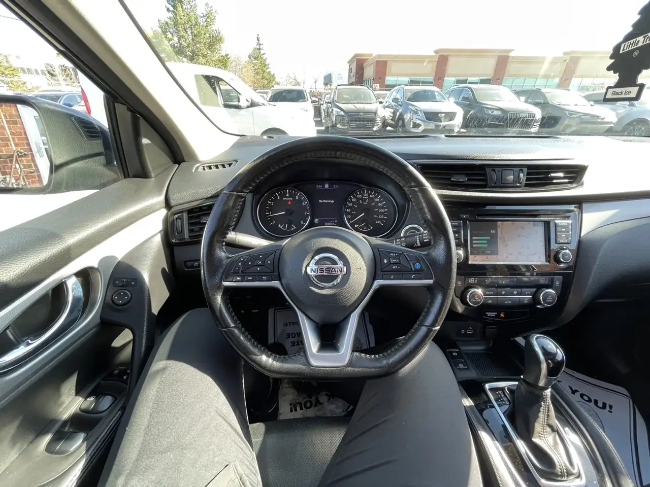 Nissan Qashqai снимка Nissan Qashqai