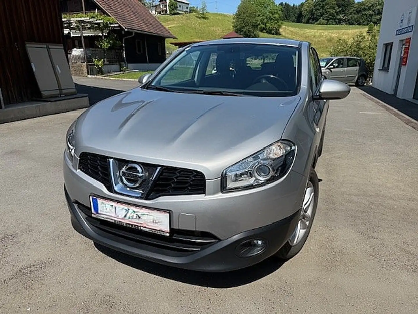 Nissan Qashqai 2,0 dCi Acenta 2WD DPF Silber - 1