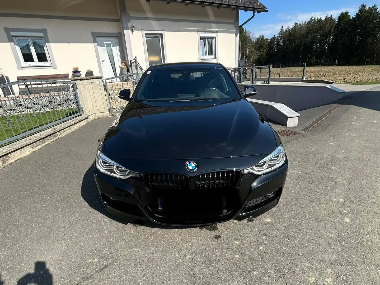 BMW 330 330d xDrive M Sport Aut. M Sport Schwarz - 1