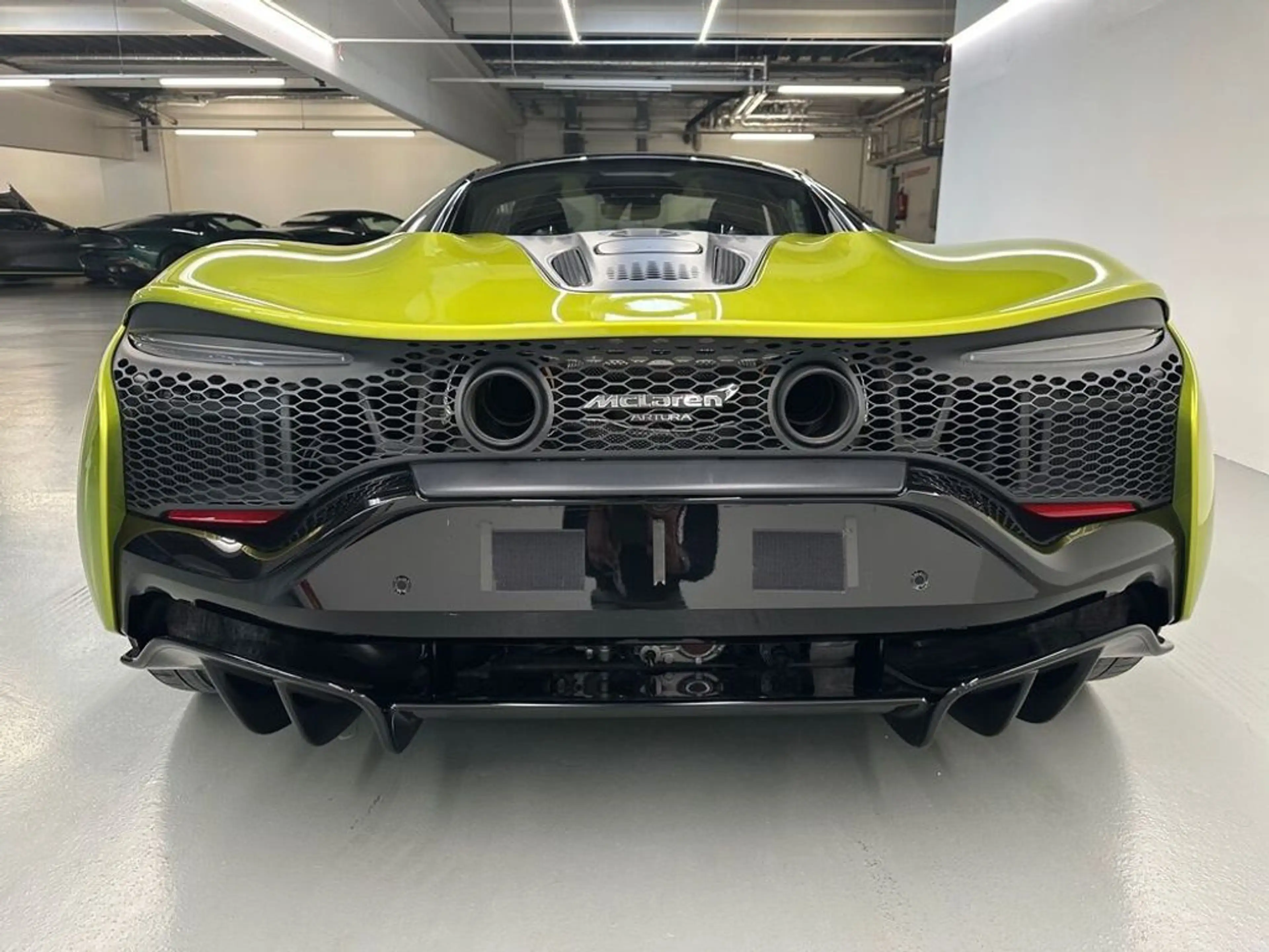 McLaren Artura Artura / Flux Green — photo 8