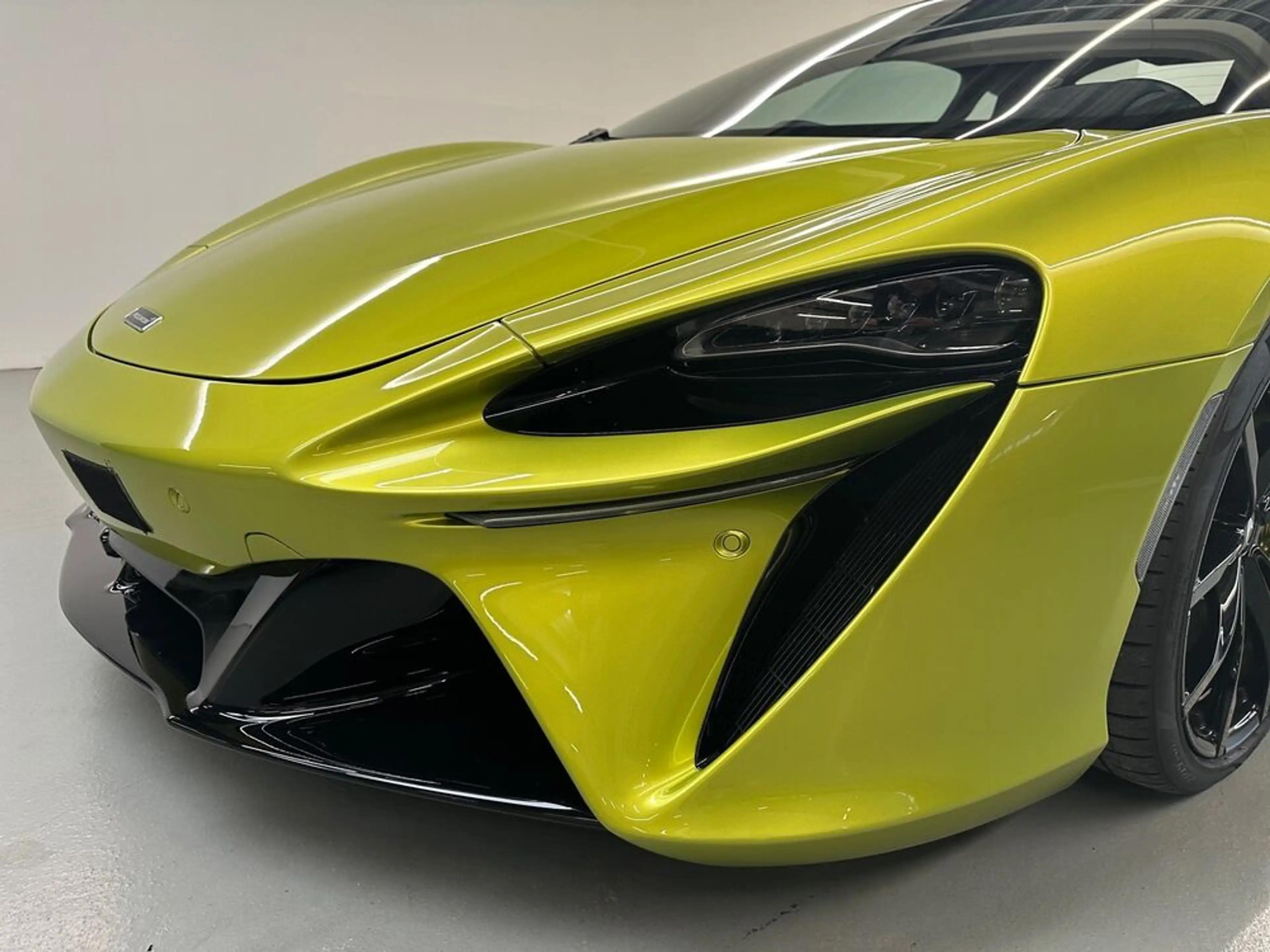 McLaren Artura Artura / Flux Green — photo 3