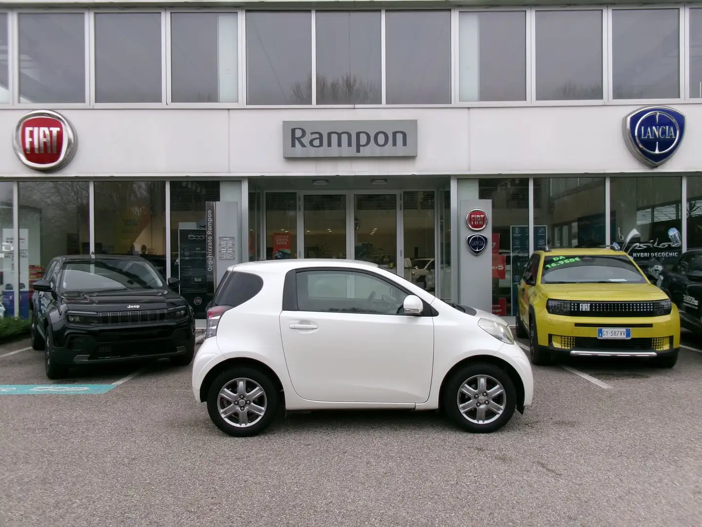 Toyota iQ 1.0 VVT-i Lounge CVT Weiß - 2