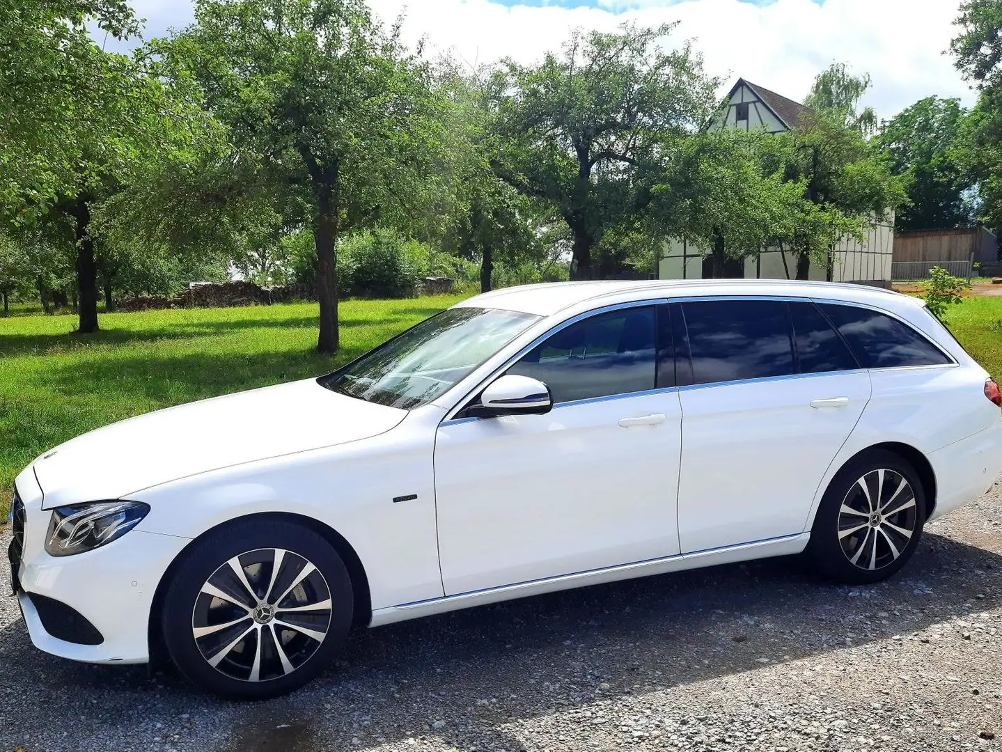 Mercedes-Benz E 300 E-Klasse TModell DieselPlugin Hybrid T9TRO Avantg. Weiß - 1