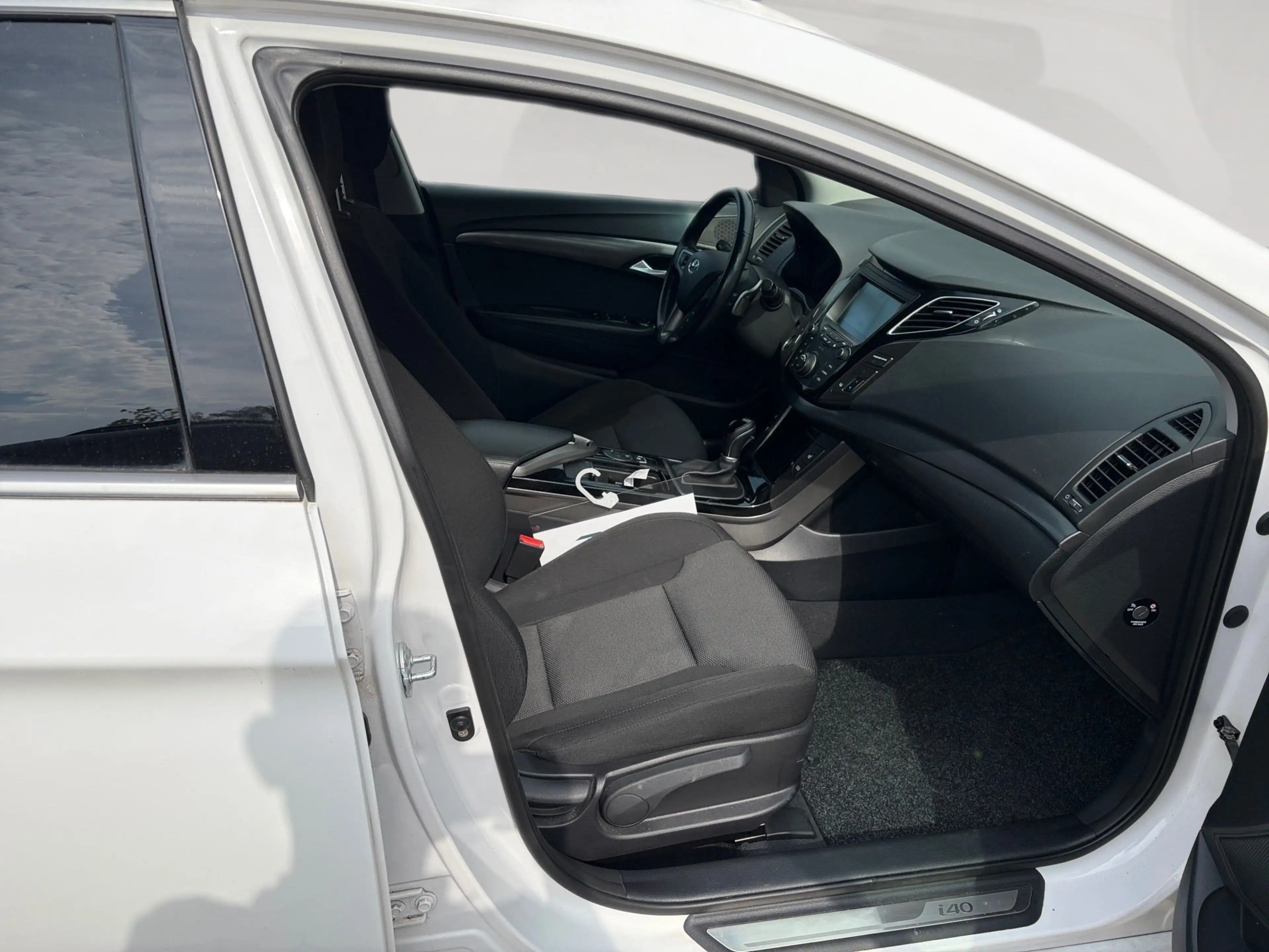Hyundai i40 Kombi 2.0 165PS AT Style Navi,WKR — photo 14
