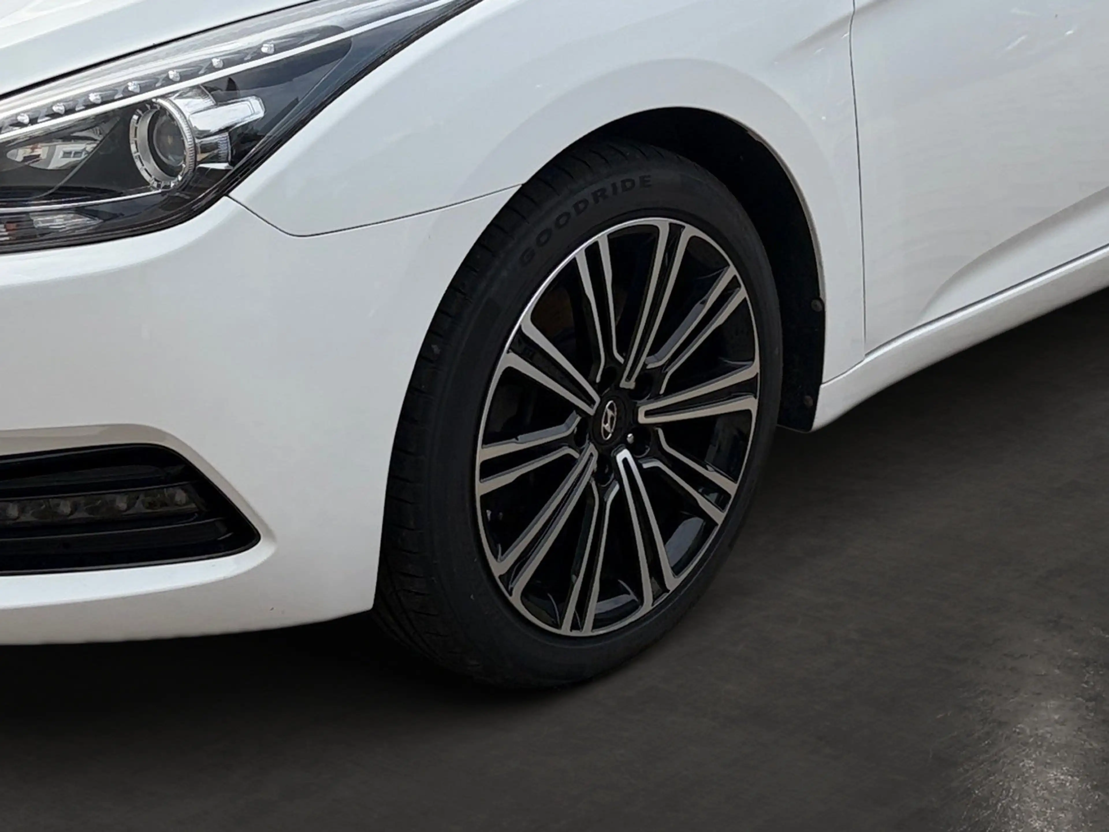 Hyundai i40 Kombi 2.0 165PS AT Style Navi,WKR — photo 6