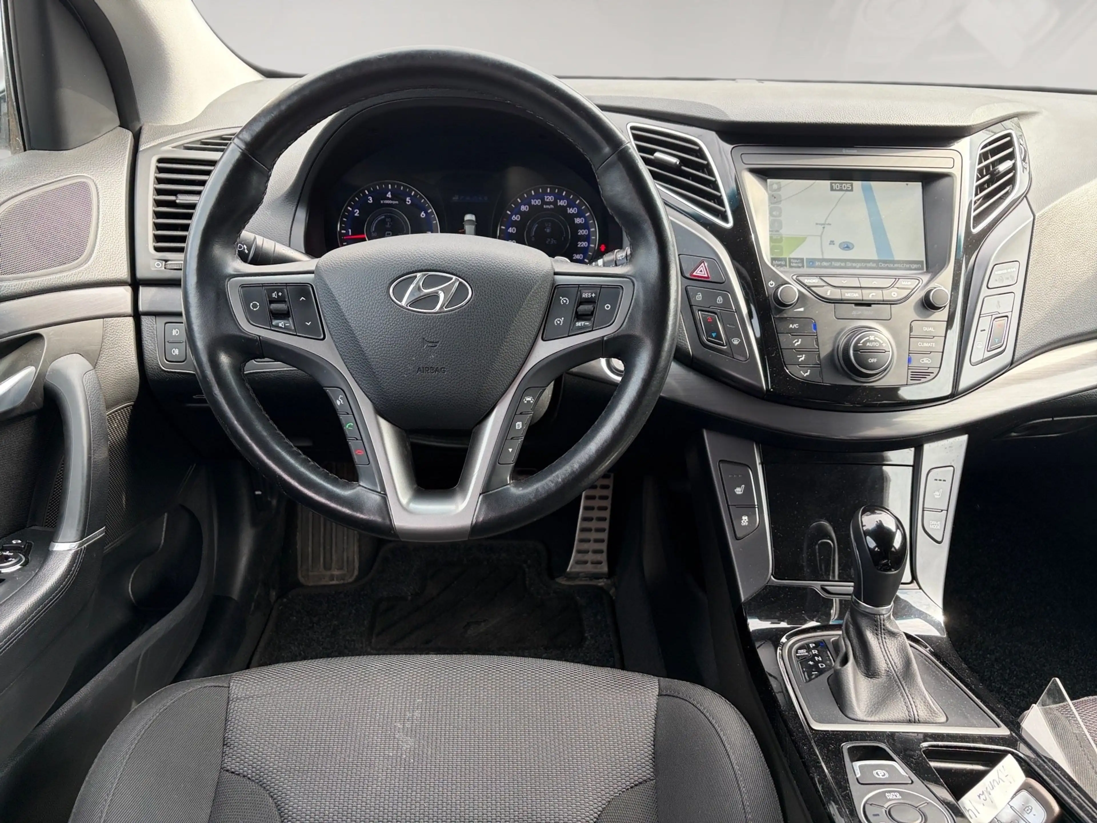 Hyundai i40 Kombi 2.0 165PS AT Style Navi,WKR — photo 10