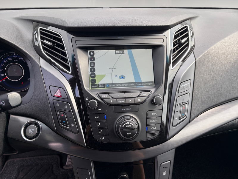 Hyundai i40 Kombi 2.0 165PS AT Style Navi,WKR — photo 9