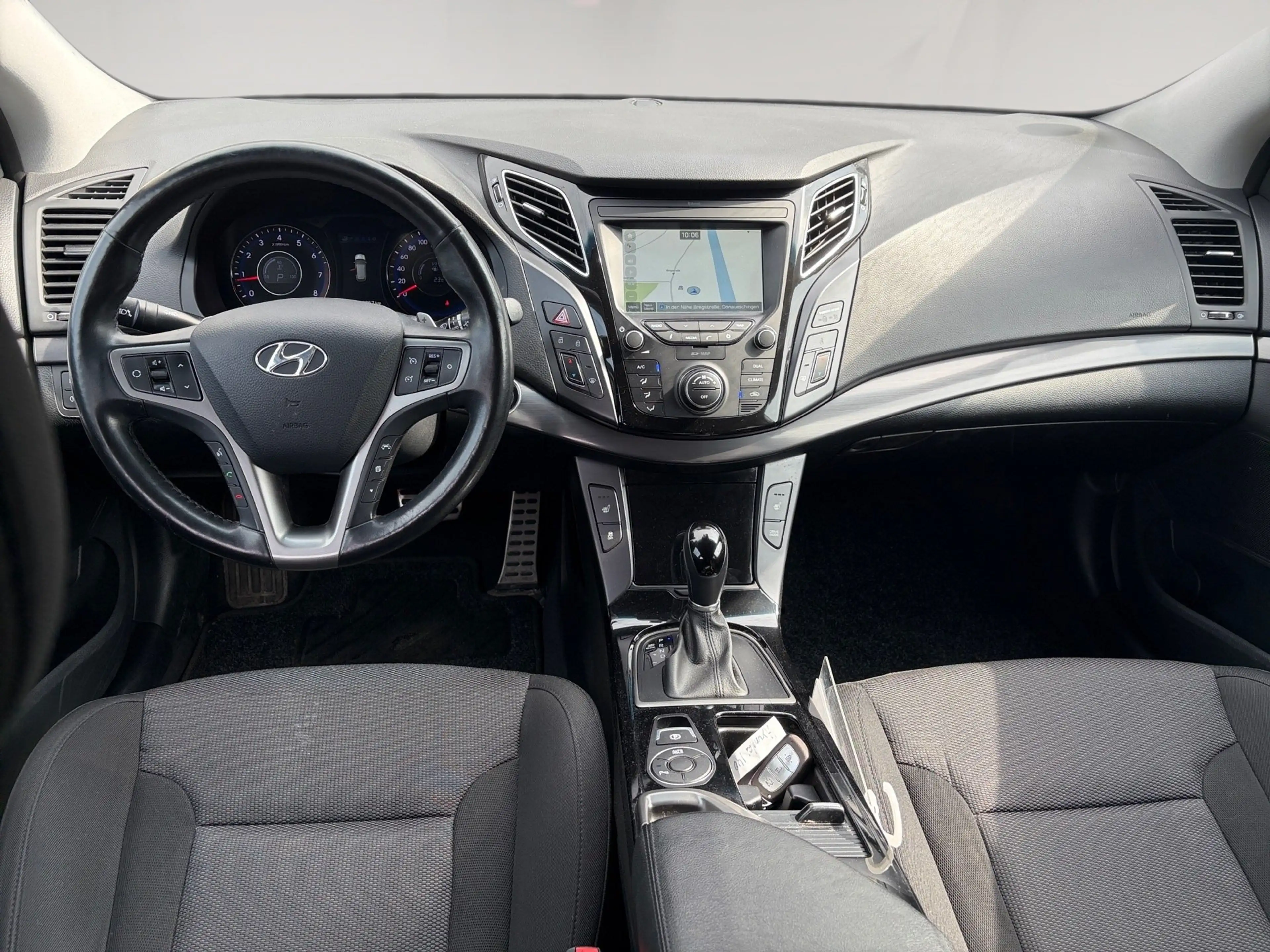 Hyundai i40 Kombi 2.0 165PS AT Style Navi,WKR — photo 11