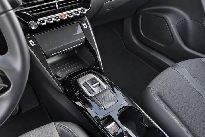 Peugeot 2008 1.5 130 CV - Autocarro N1 4 posti — foto 13