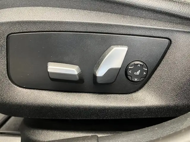 BMW 5 Series view 6