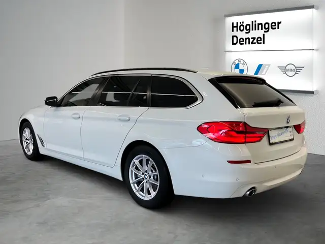 BMW 5 Series view 9