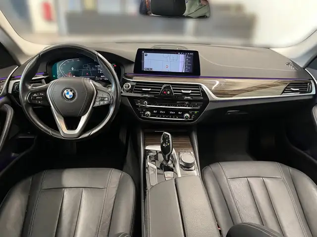 BMW 5 Series view 8