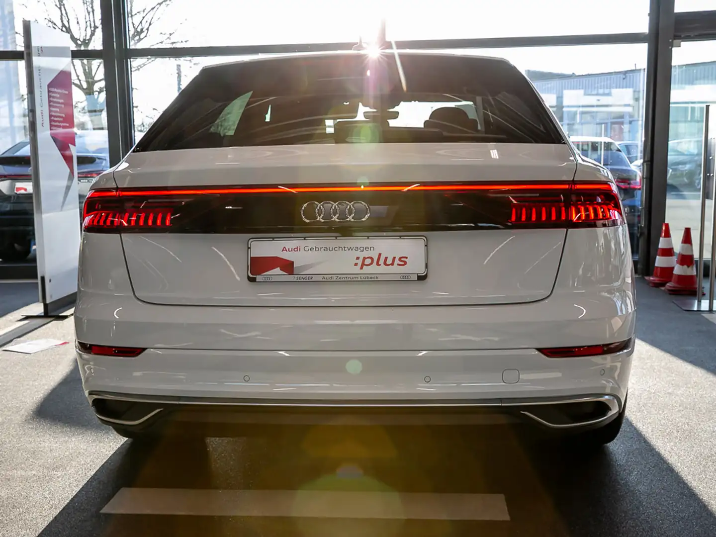 Audi Q8 55 TFSI quattro S line Panorama AirSus B&O Weiß - 2