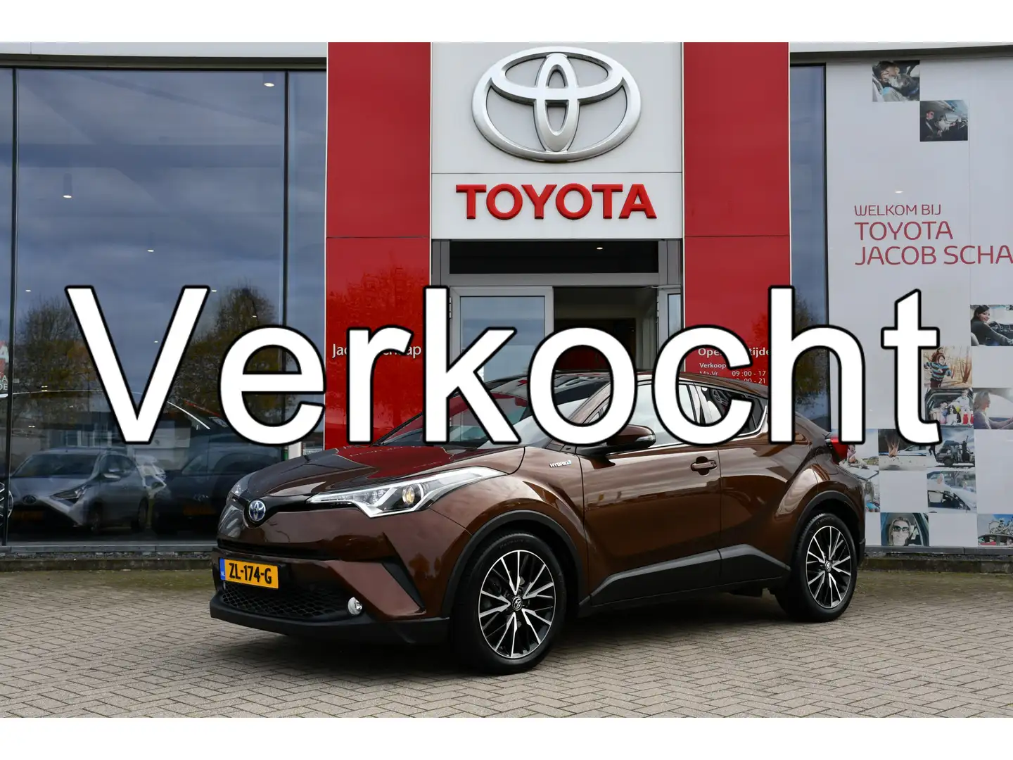 Toyota C-HR 1.8 Hybrid Dynamic Limited Automaat 122Pk | Keyles Bruin - 1