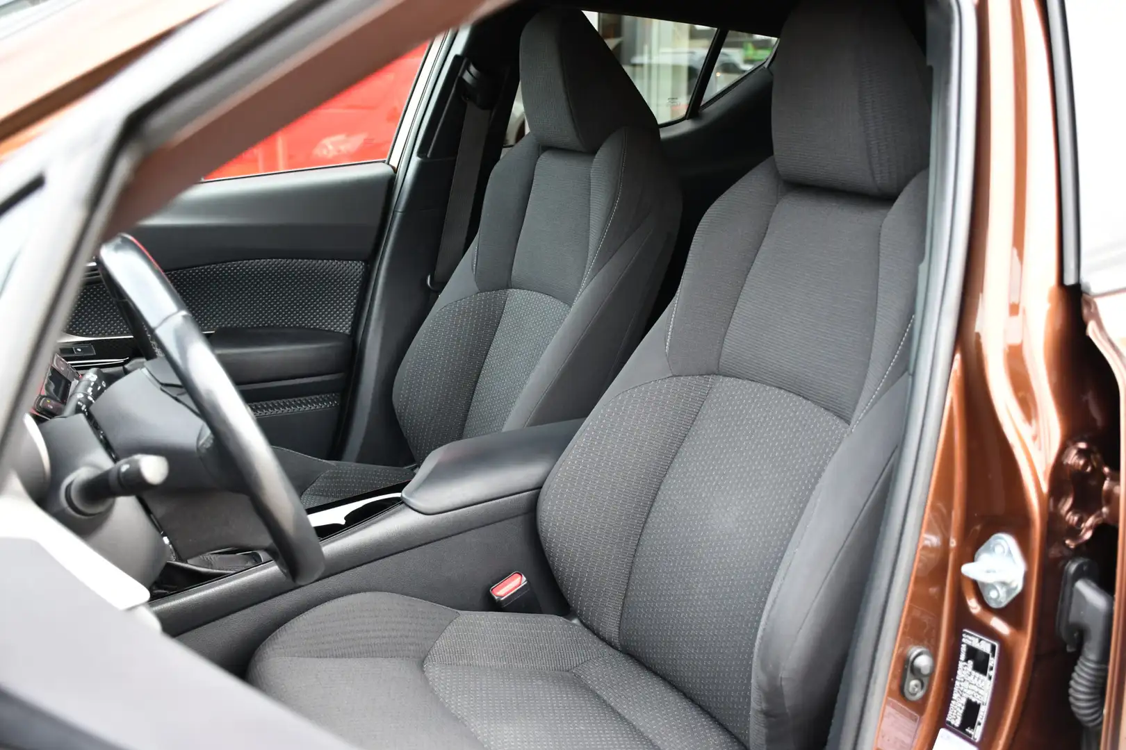 Toyota C-HR 1.8 Hybrid Dynamic Limited Automaat 122Pk | Keyles Bruin - 2