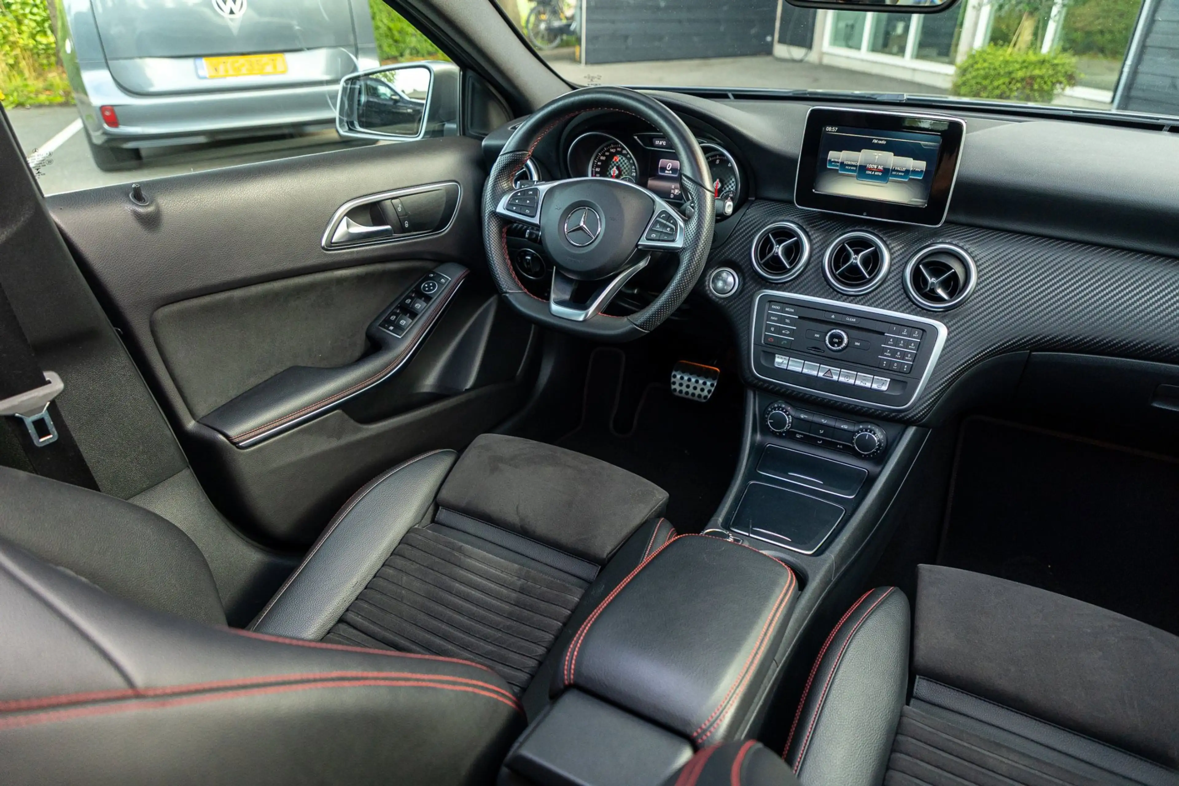 Mercedes-Benz A 180 Prestige Automaat I Panoramadak I AMG Styling I Le — photo 2