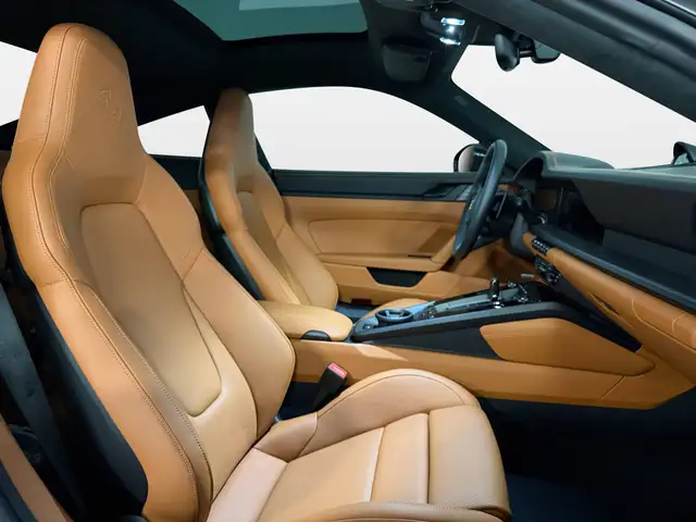 Porsche 911 view 12