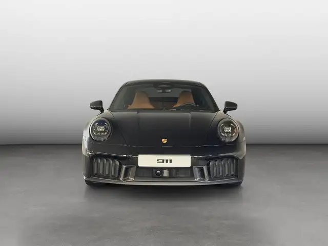 Porsche 911 view 8