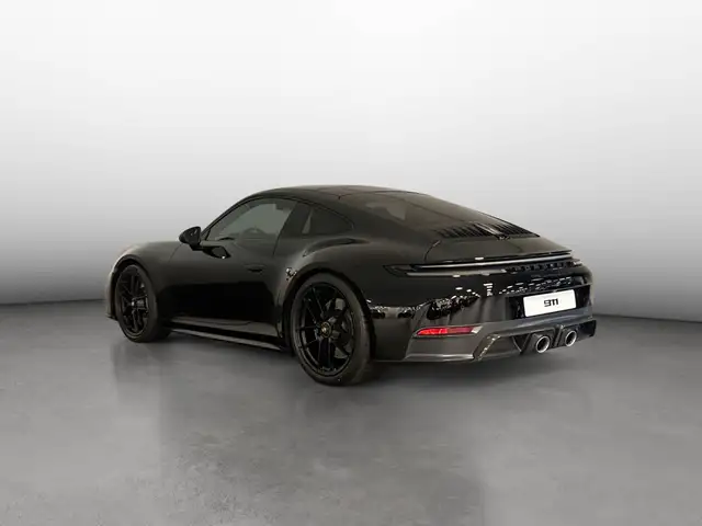 Porsche 911 view 3
