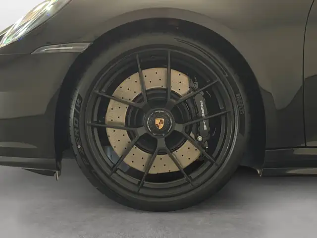 Porsche 911 view 9