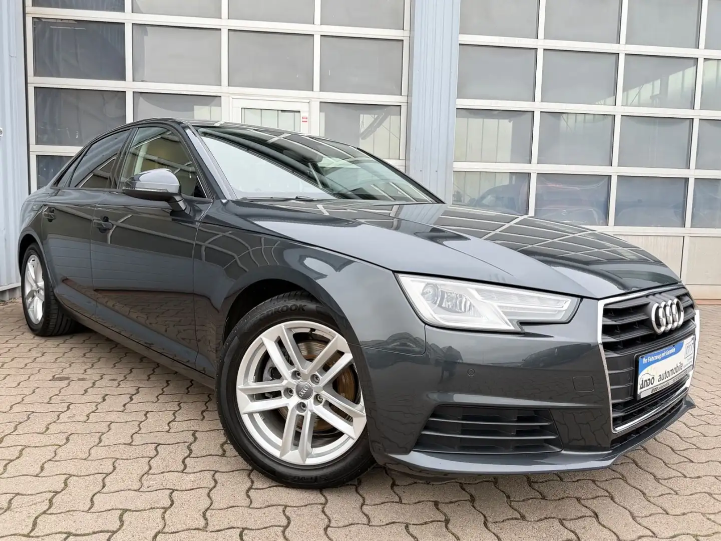 Audi A4 Lim. Automatik LED/Navi/SHZ/PDC/1-Hand Grau - 2