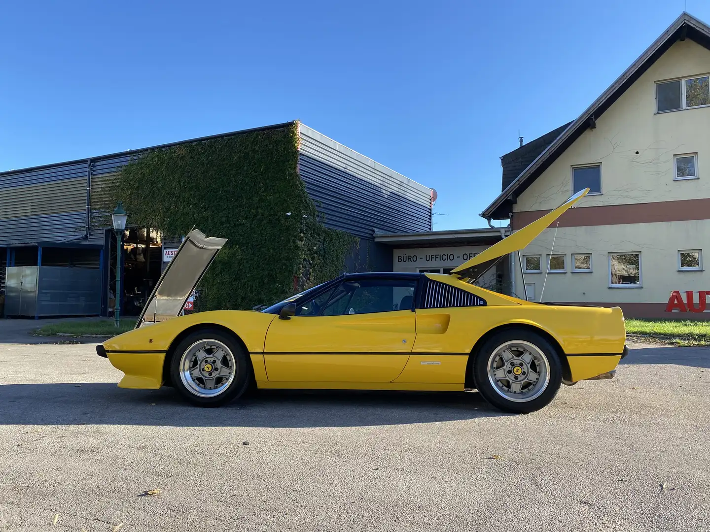 Ferrari 308 GTS žuta - 1