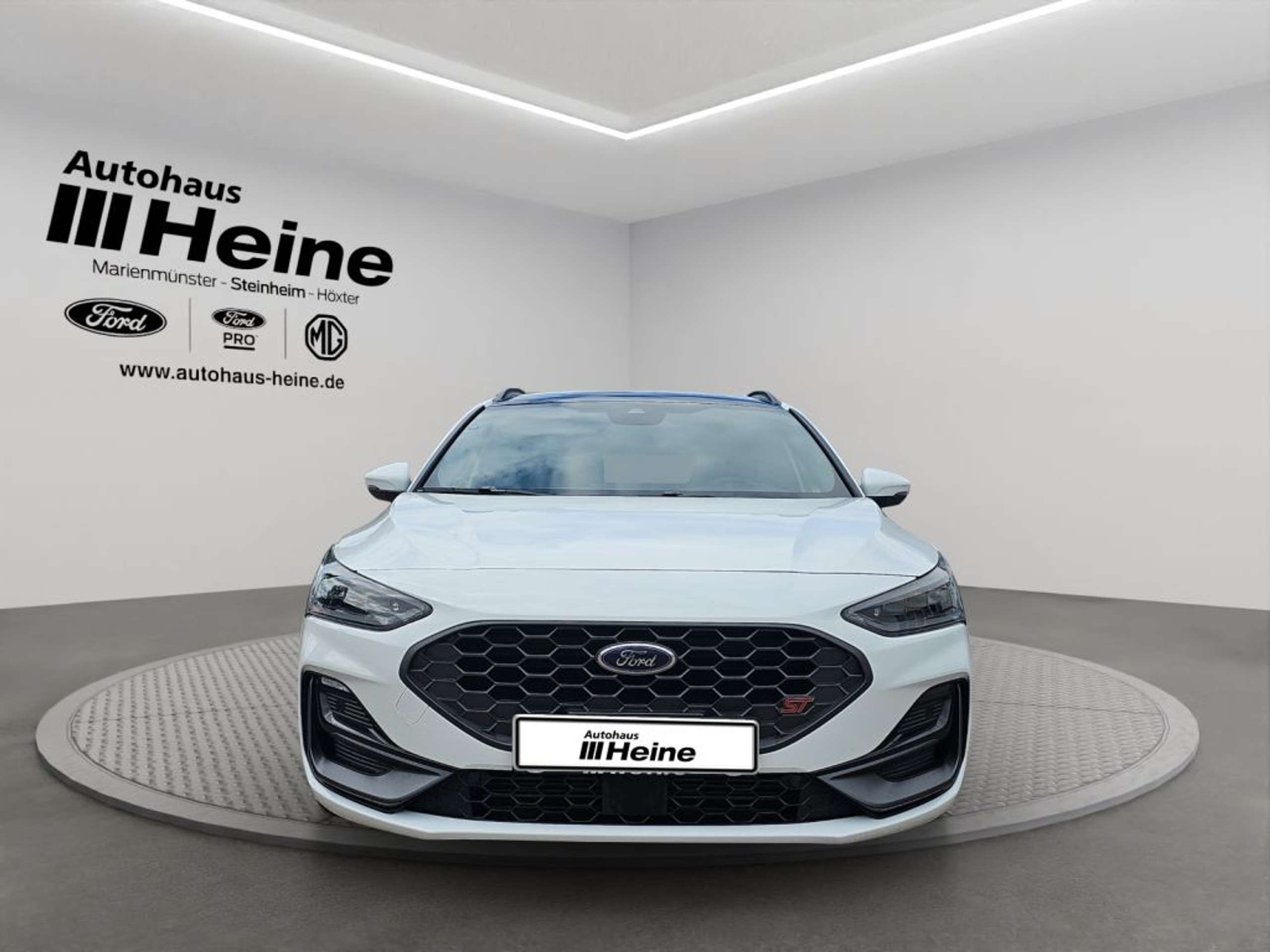 Fahrzeugabbildung Ford Focus Turnier 2.3 EcoBoost S&S Aut. ST X - mit KI generiert/bearbeitet