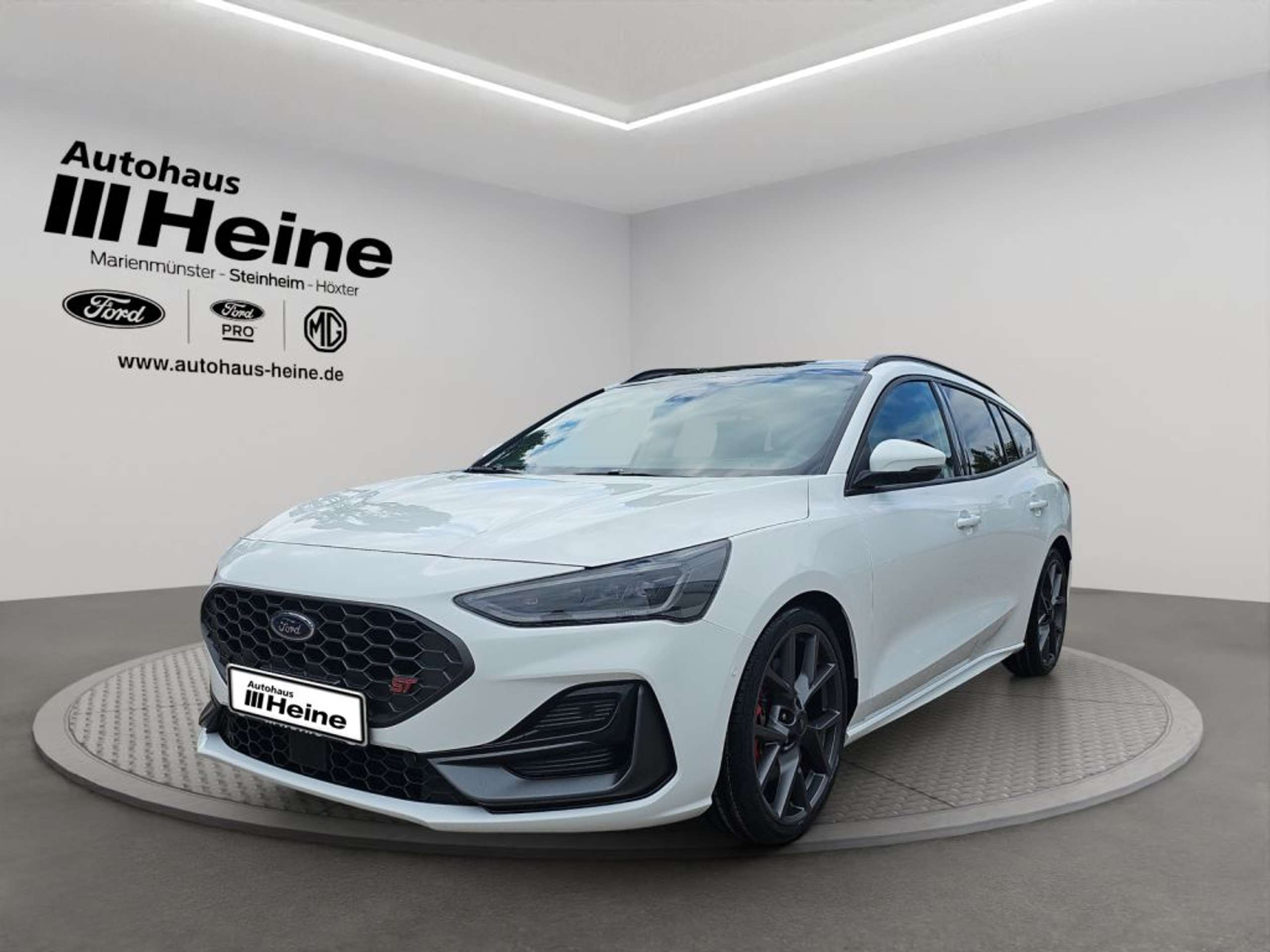 Fahrzeugabbildung Ford Focus Turnier 2.3 EcoBoost S&S Aut. ST X - mit KI generiert/bearbeitet