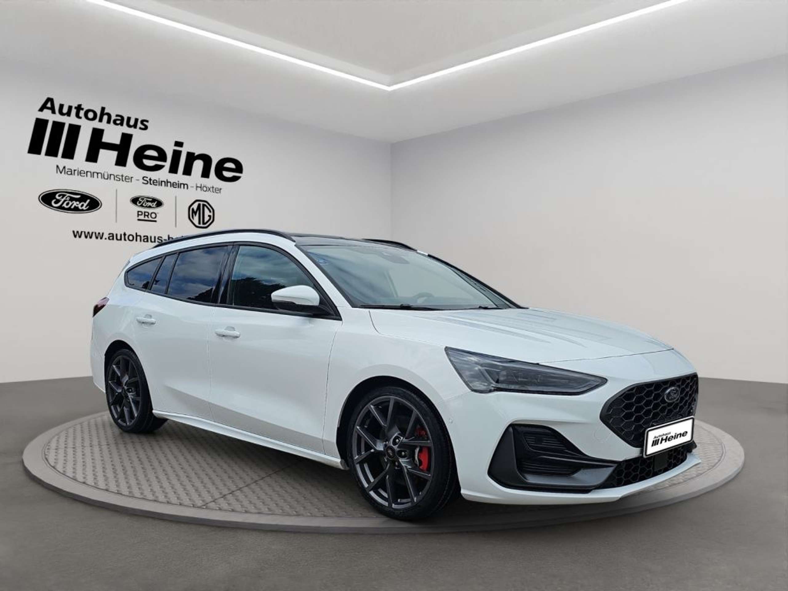 Fahrzeugabbildung Ford Focus Turnier 2.3 EcoBoost S&S Aut. ST X - mit KI generiert/bearbeitet