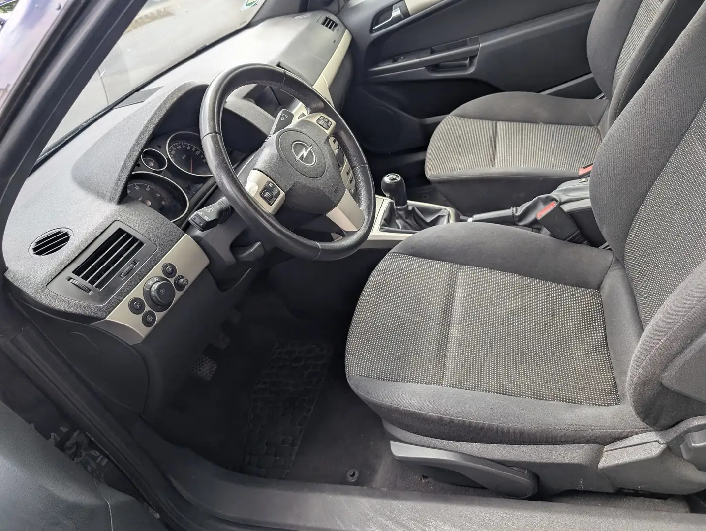 Opel Astra Twin Top 1.6 Edition Schwarz - 1