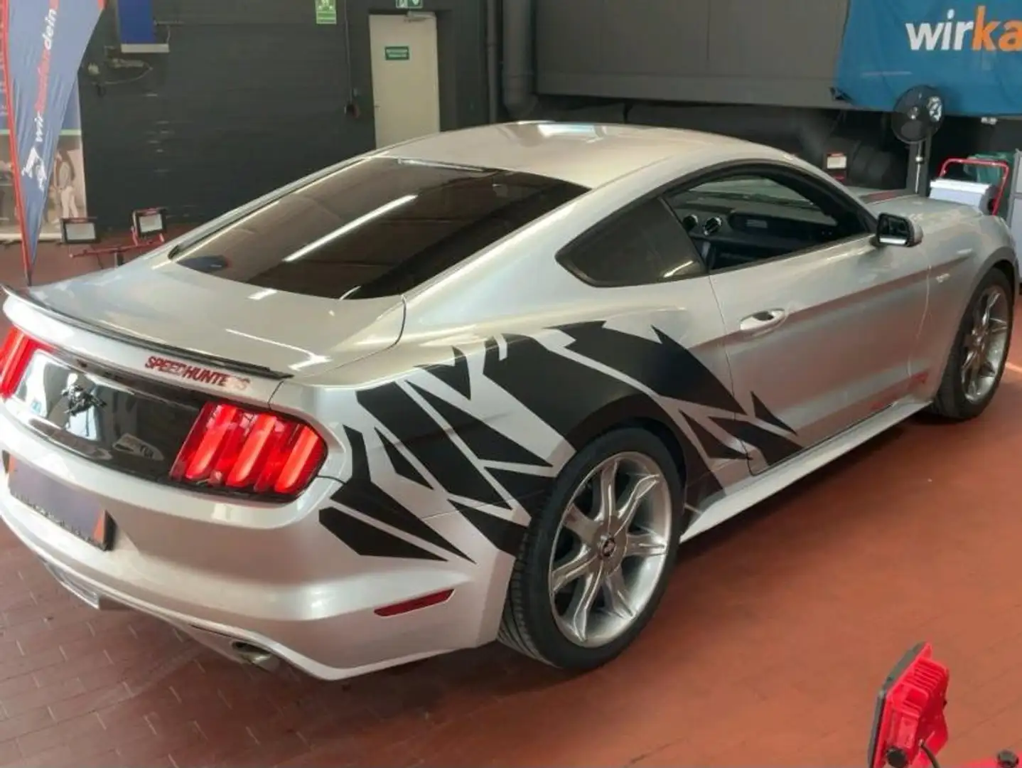 Ford Mustang Sport Grijs - 2