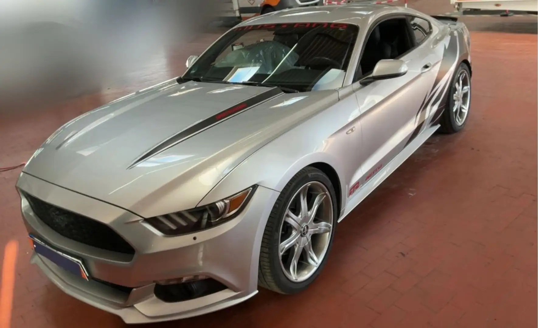 Ford Mustang Sport Grijs - 1