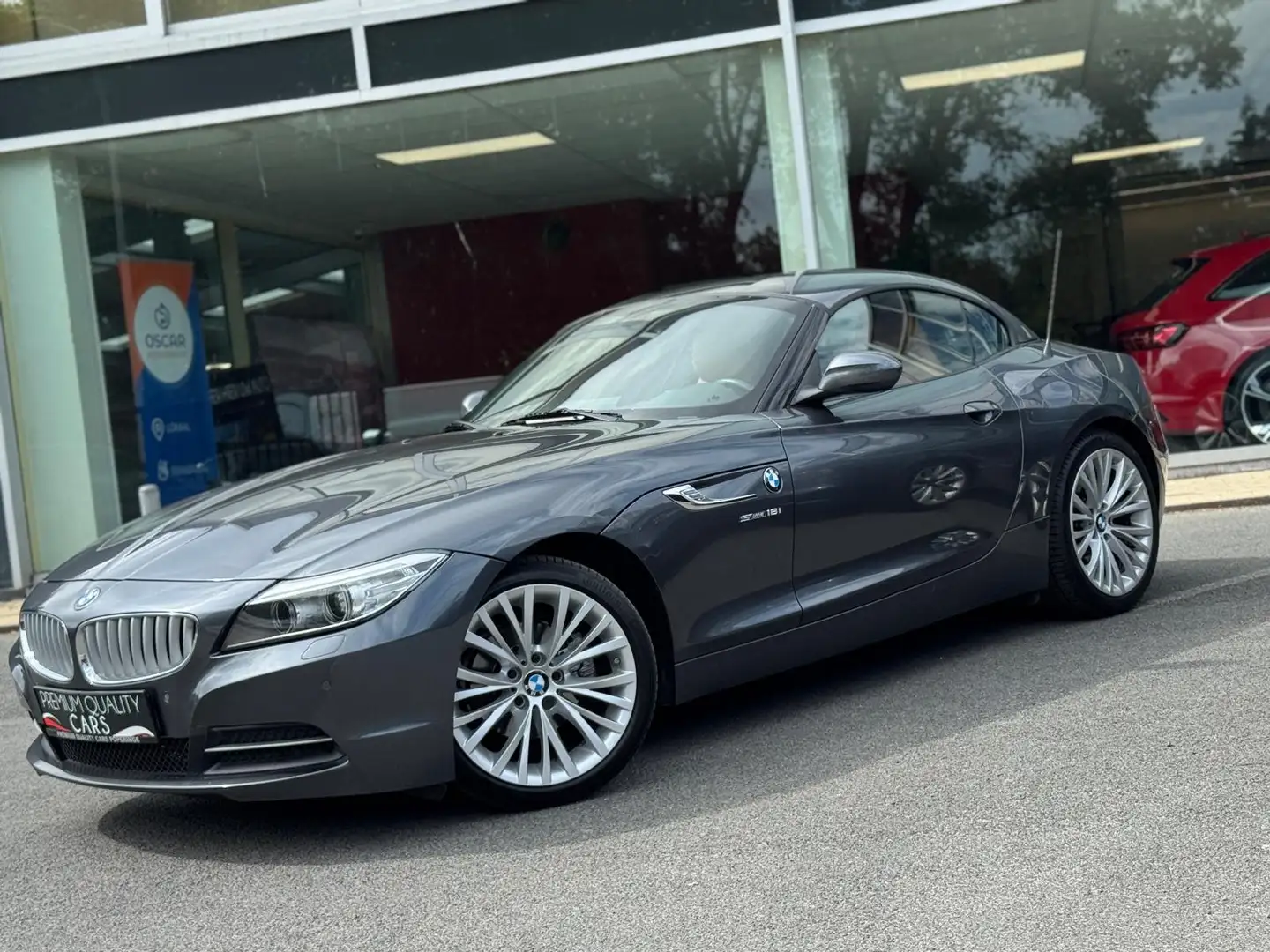 BMW Z4 Z4 sDrive18i Aut. / LEATHER / PERFECTE STAAT / NAV Grau - 2