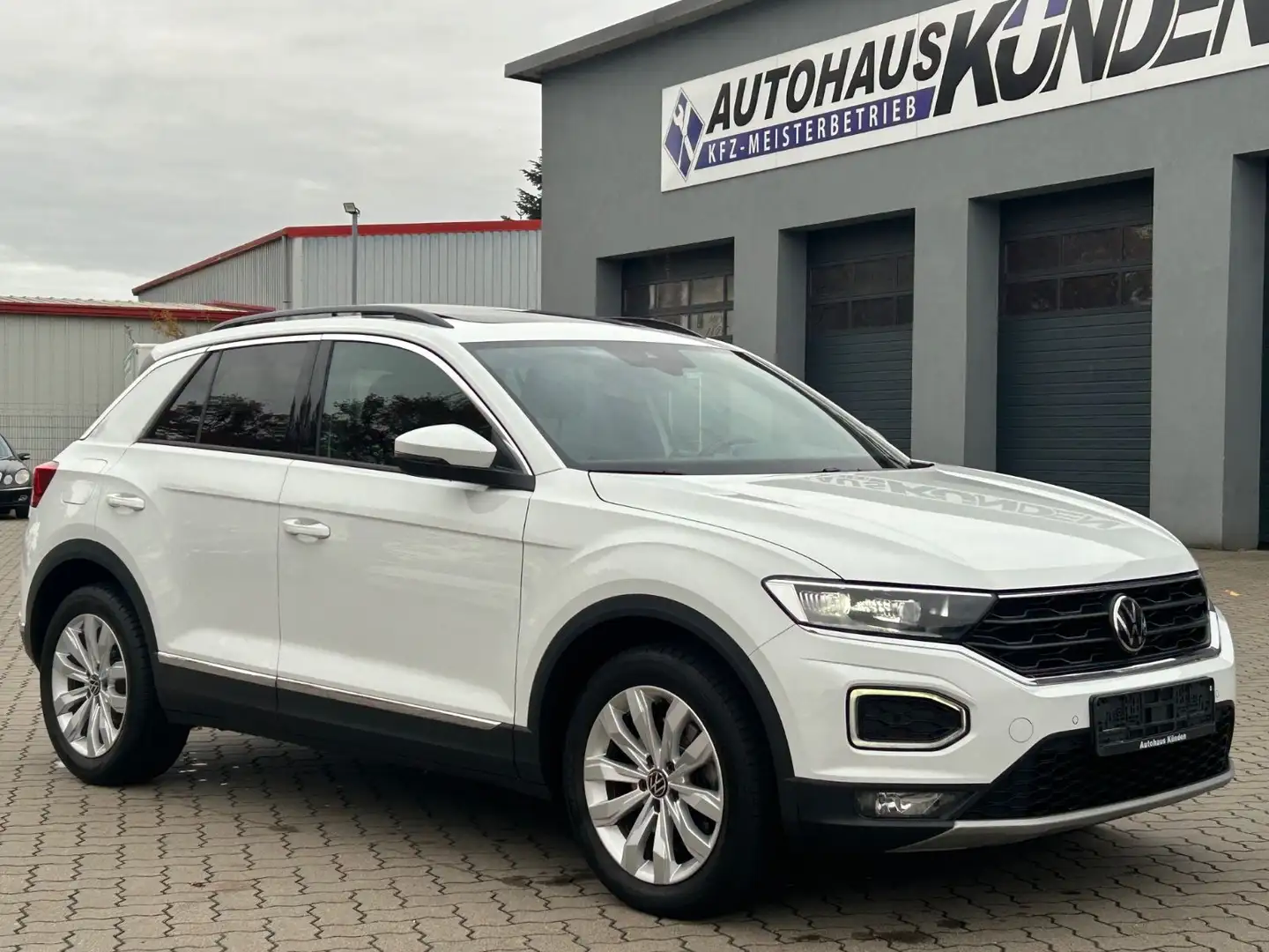 Volkswagen T-Roc 2.0 TDI Sport °Pano°VC°AHK°R-Kamera° Weiß - 1