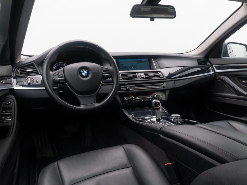 BMW 530 NaviProf GeschwindigReg PDC Bi-Xenon Leder — photo 35