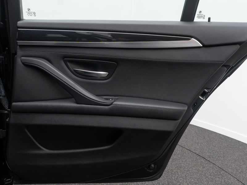 BMW 530 NaviProf GeschwindigReg PDC Bi-Xenon Leder — photo 31