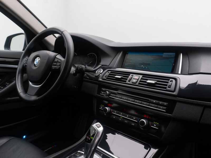 BMW 530 NaviProf GeschwindigReg PDC Bi-Xenon Leder — photo 34