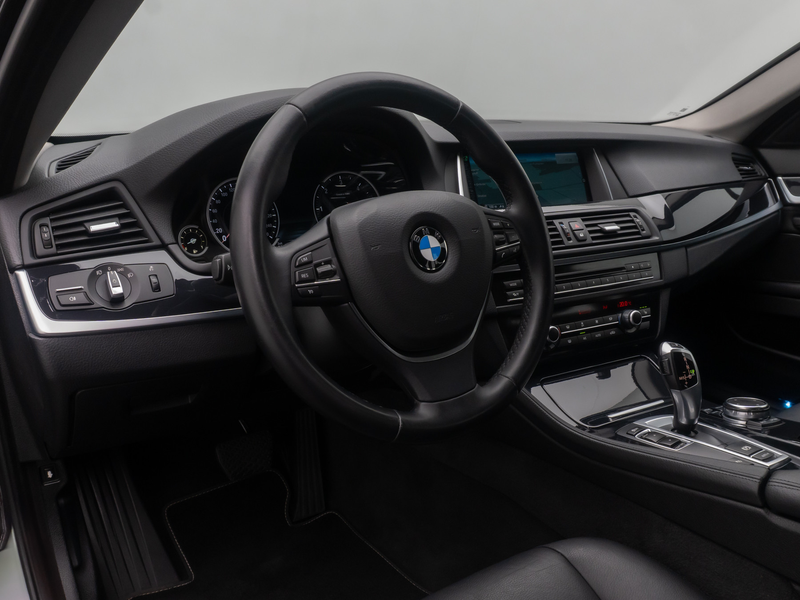 BMW 530 NaviProf GeschwindigReg PDC Bi-Xenon Leder — photo 21