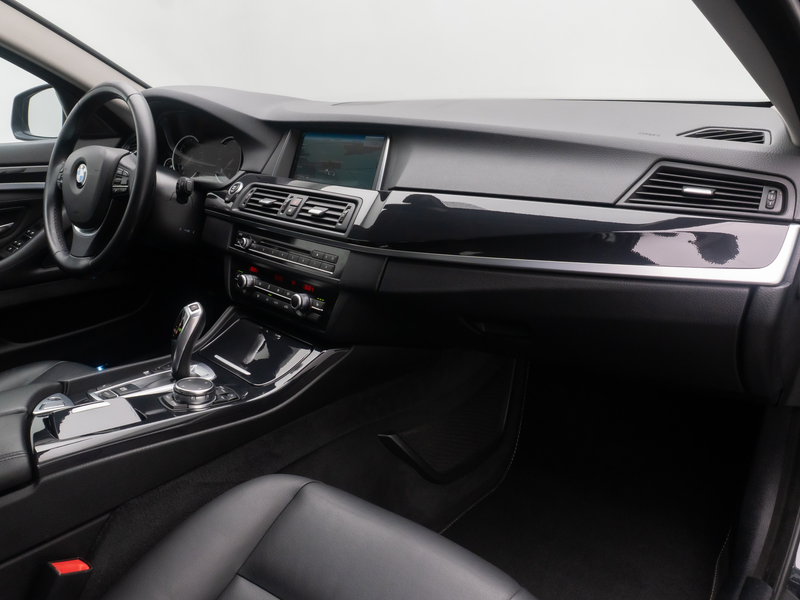 BMW 530 NaviProf GeschwindigReg PDC Bi-Xenon Leder — photo 24