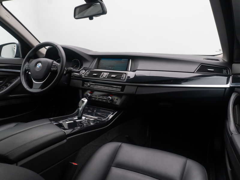 BMW 530 NaviProf GeschwindigReg PDC Bi-Xenon Leder — photo 37