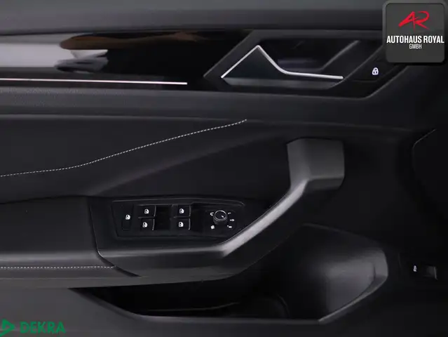 Volkswagen T-Roc view 14