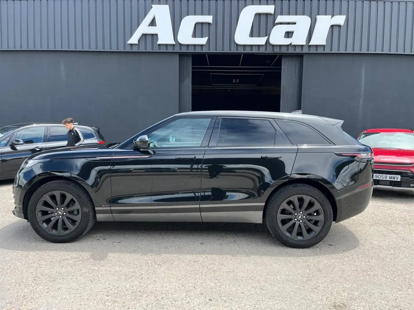 Land Rover Range Rover Velar 3.0D D300 R-Dynamic SE 4WD Auto Negro - 1