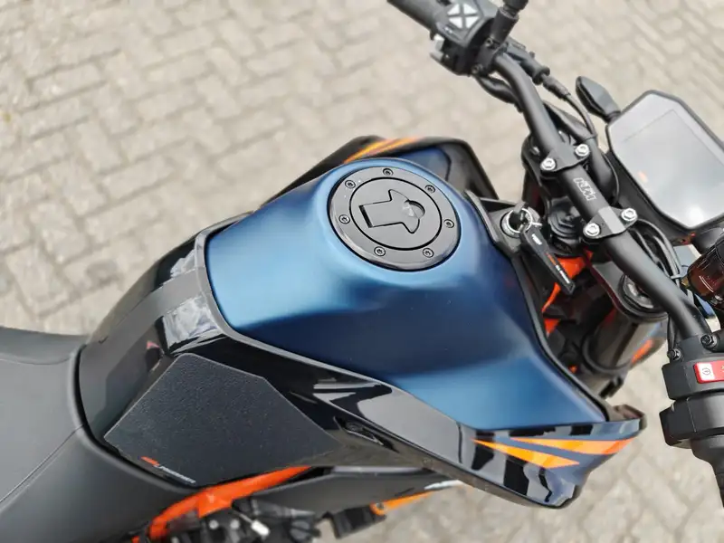 KTM 890 DUKE R - foto 6