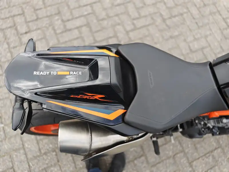 KTM 890 DUKE R - foto 3