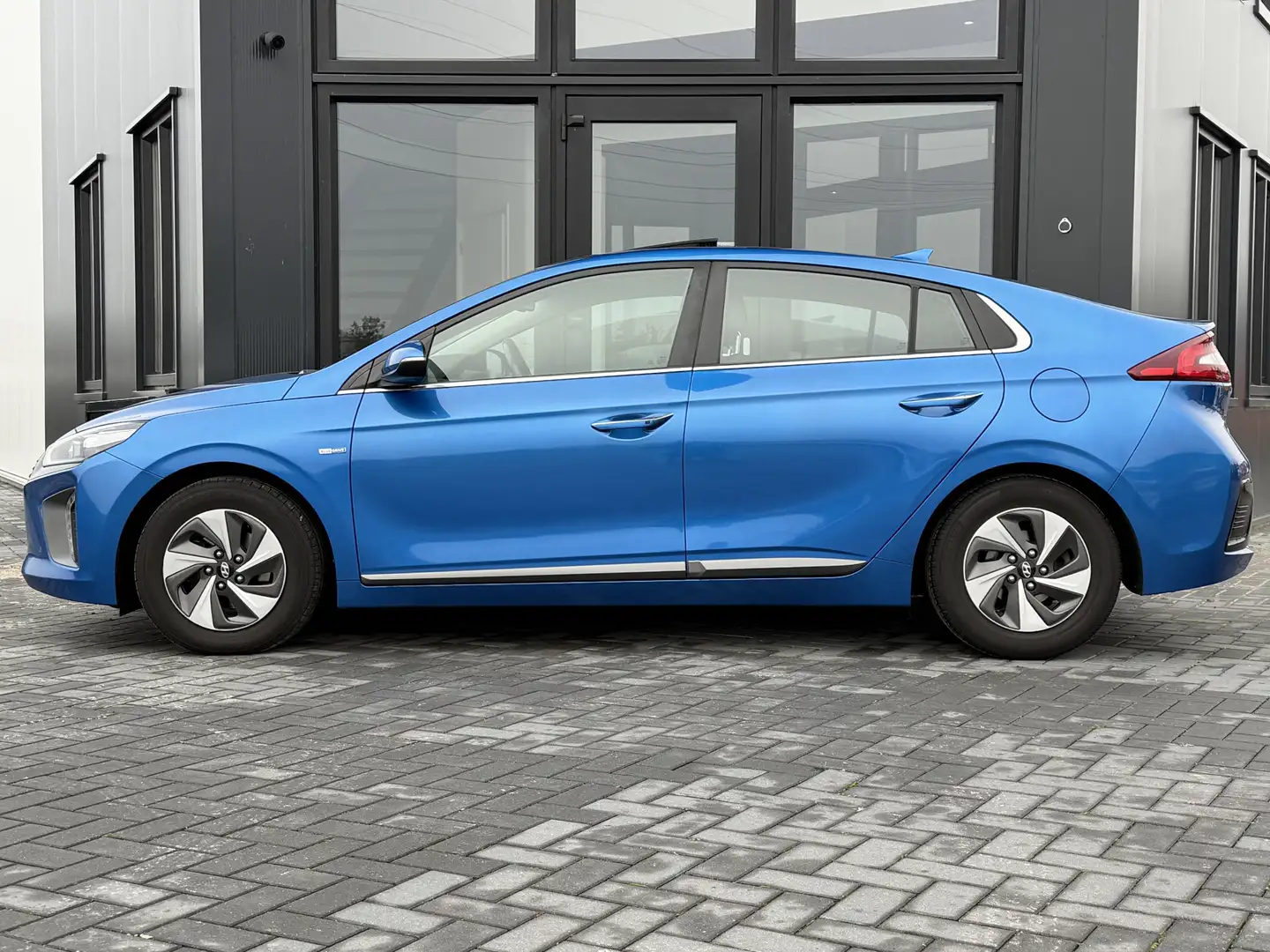 Hyundai IONIQ 1.6 GDi Premium Leer | SK dak | Verw. stoelen & st Blauw - 2