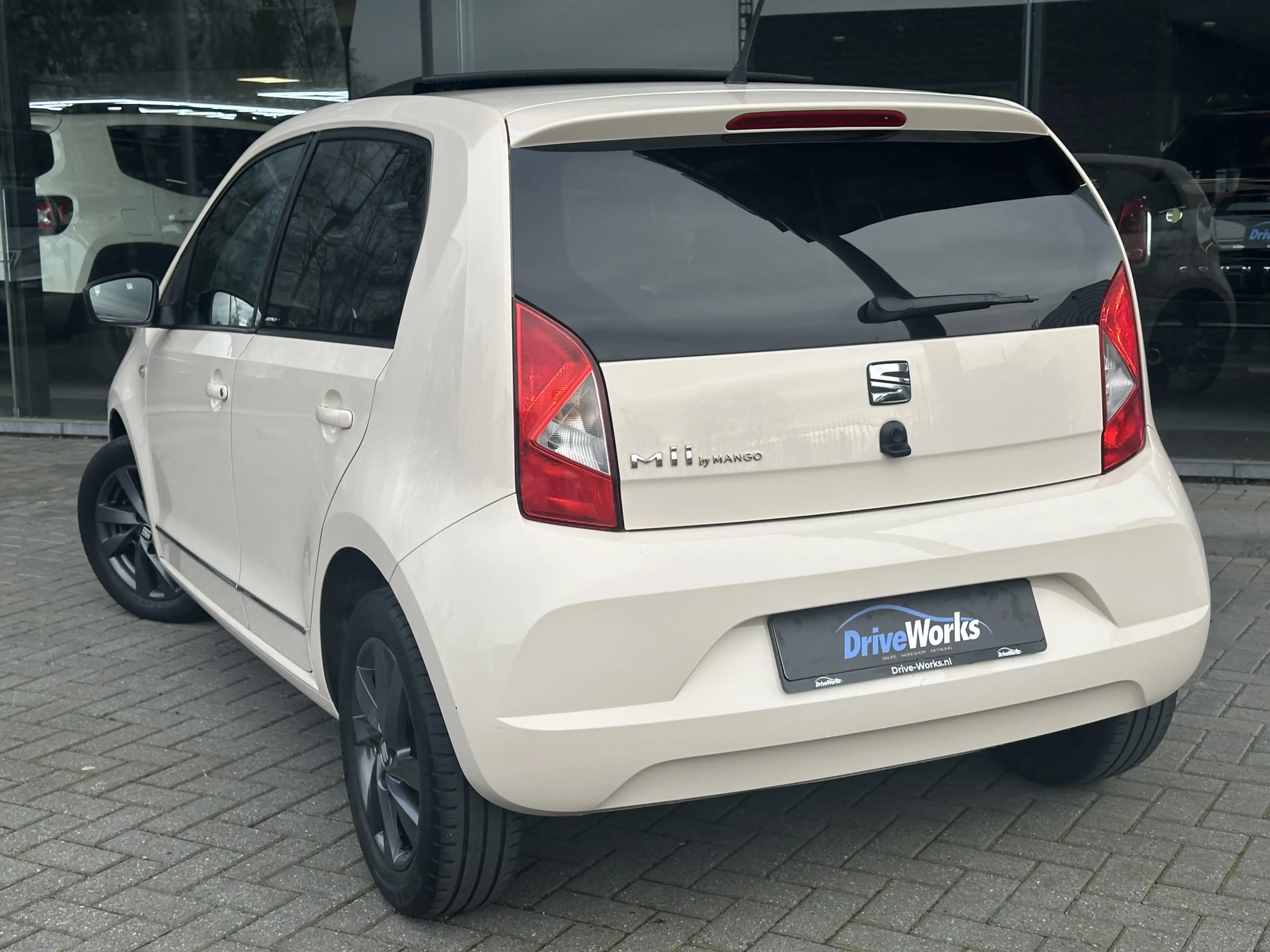 SEAT Mii 1.0 Mii by Mango | Alcantara | Panorama | Leer | I — photo 5
