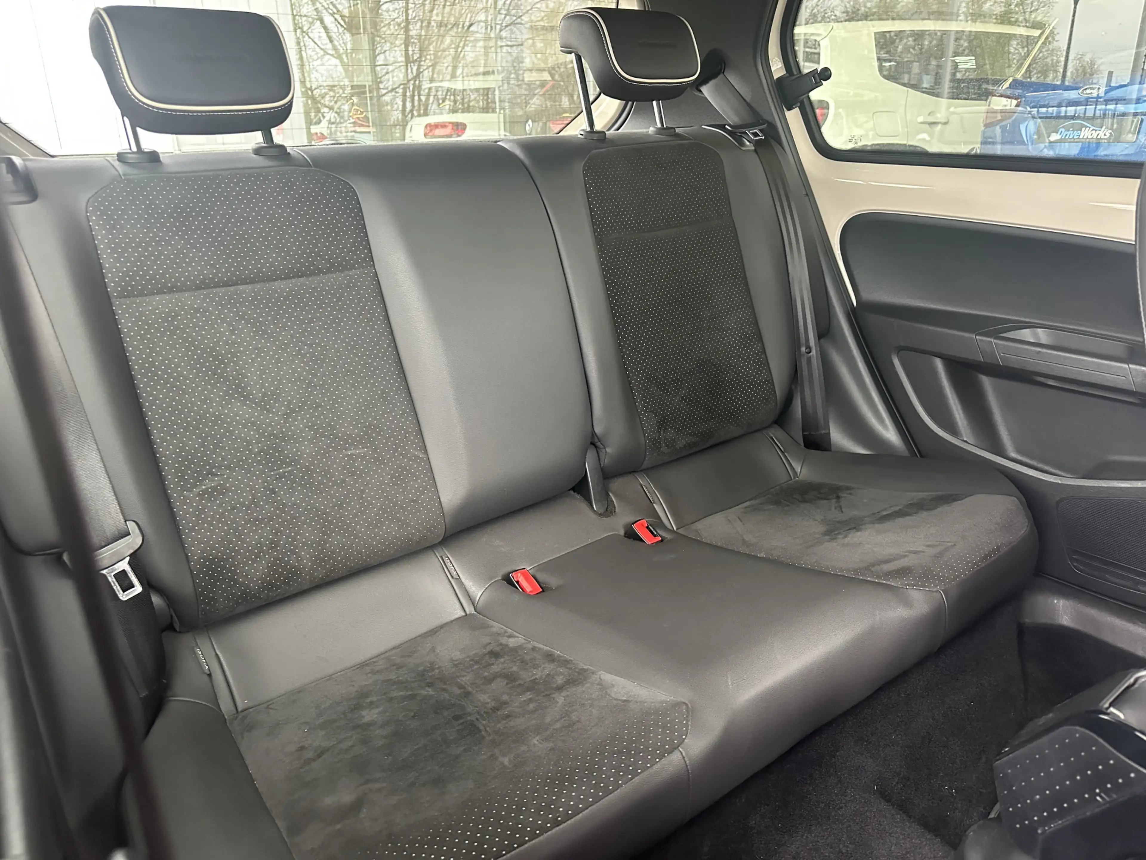 SEAT Mii 1.0 Mii by Mango | Alcantara | Panorama | Leer | I — photo 15
