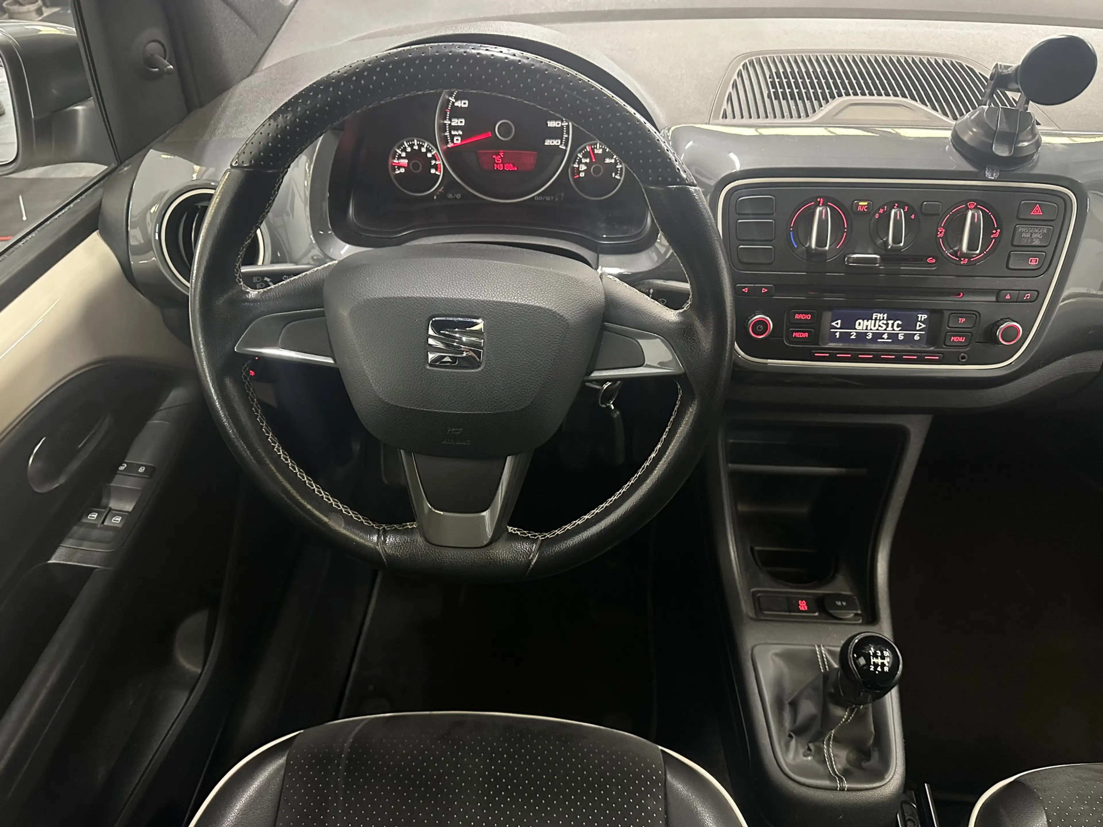 SEAT Mii 1.0 Mii by Mango | Alcantara | Panorama | Leer | I — photo 11